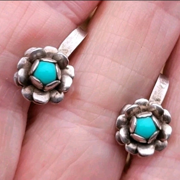 Taxco Jewelry - Vintage Mexican Turquoise Rose Flower Screwback Earrings Sterling silver